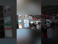 박람회에 참석 한 접착 및 꿰매기 기계